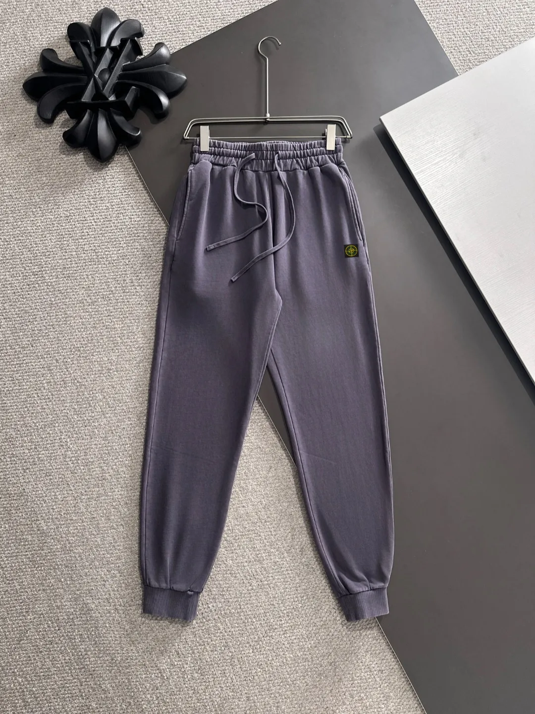 Next day shipping P720 mStone lsland/stone island high quality 2025 autumn and winter new casual heavy industry suit exclusively developed by yb! High quality production! The top version of the trading company channel order, external orders for imported custom fabrics, high breathability and comfort, impeccable details, absolutely worth buying! This type of suit is also a must-have for lazy people. You don’t have to think about how to match it, you can just get it in one set! Brand element design concept, delicate and soft feel! It presents a casual cut and the upper body shape is great! On sale simultaneously on the official website! From a high-end men's positioning brand, the low-key luxury taste is irresistible! Exquisite workmanship and impeccable quality! The overall style is simple, fashionable and timeless, fully meeting the requirements of stylish and tasteful dressing! Sizes: S to XL (or state your height and weight when placing an order)